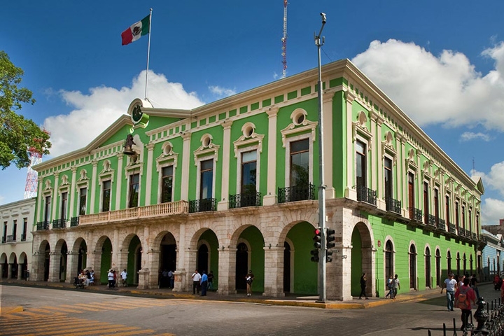 Burócratas del Gobierno de Yucatán recibirán aumento salarial del 3%