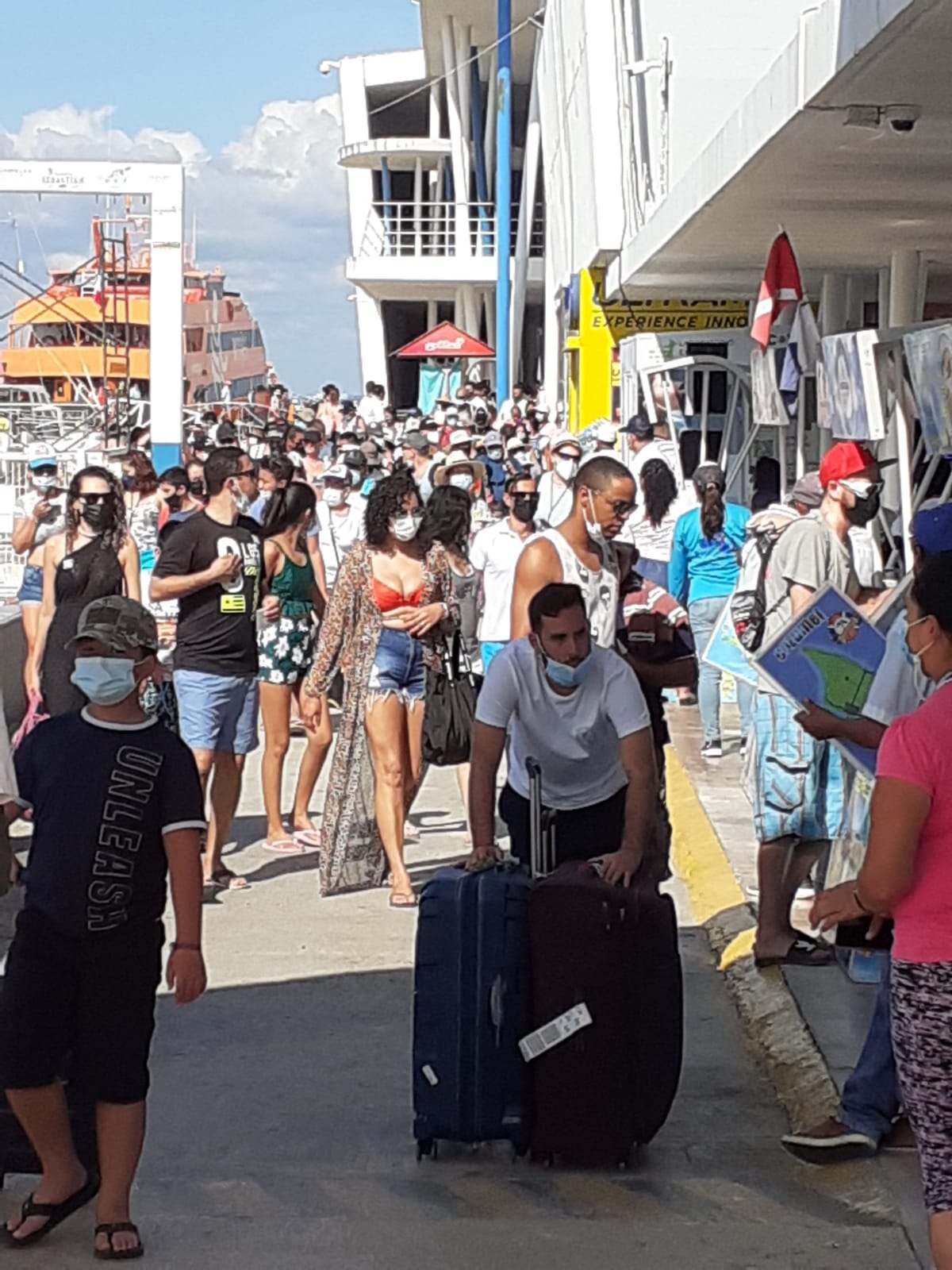 Navieras 'aglomeran' a usuarios en los cruces de Playa del Carmen a Cozumel