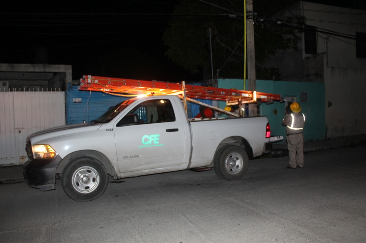 El reclamo de los vecinos gira en torno al mal servicio que ofrece al CFE en Ciudad del Carmen, Campeche
