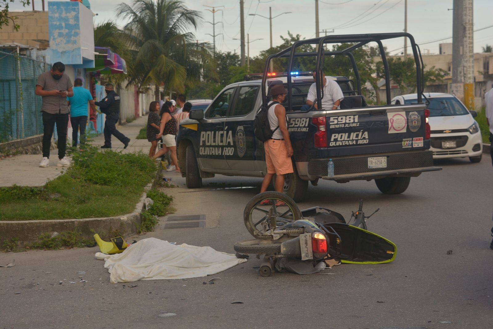 Fallece motociclista tras ser embestida por una van en la Región 223 de Cancún