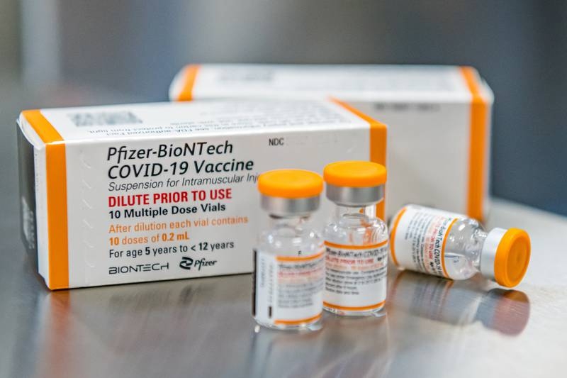 EU comienza a aplicar vacunas contra el COVID-19 de Pfizer a niños de 5 a 11 años