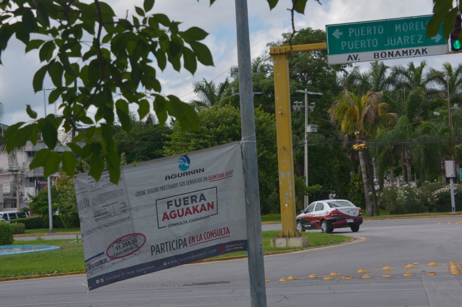 Manifestación en contra de Aguakán provoca tráfico lento en la Zona Hotelera de Cancún