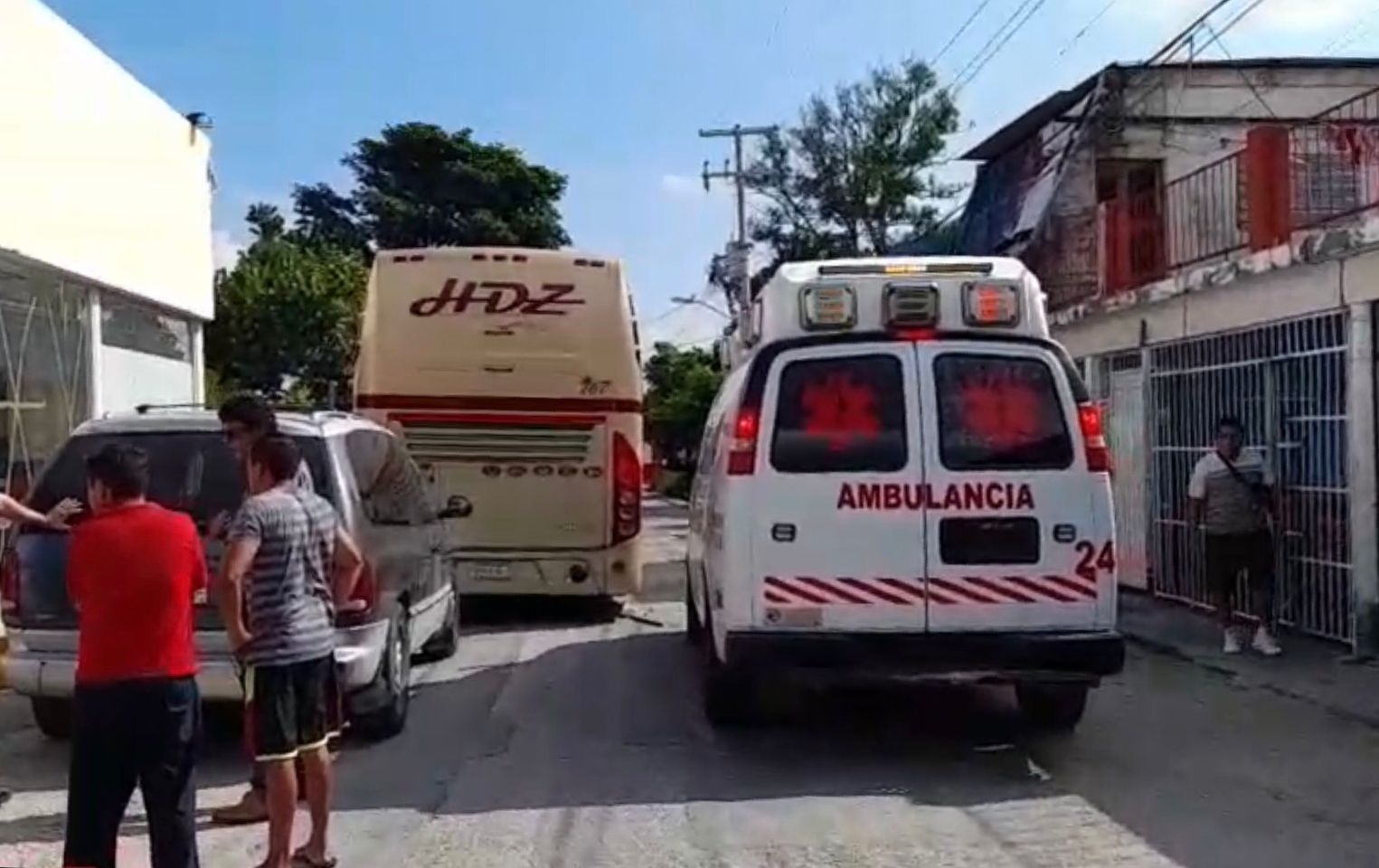 El mecánico fue rescatado y trasladado al Hospital General de Cancún debido a las lesiones que sufrió