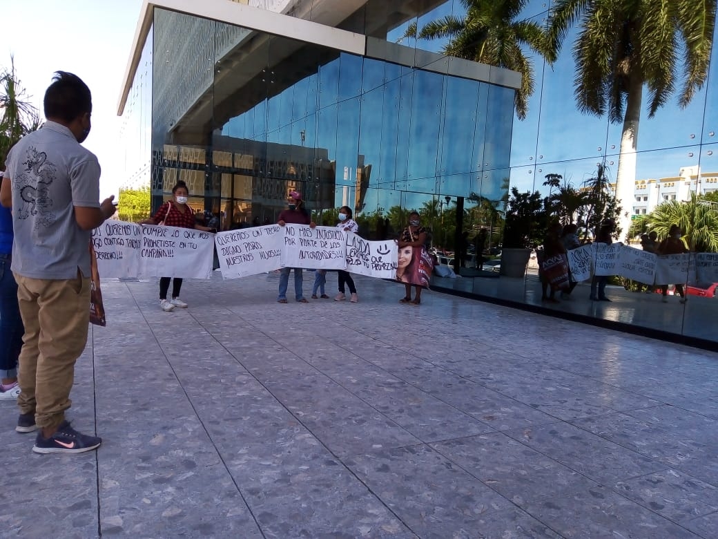 Desalojados de la invasión 20 de Noviembre piden a Layda Sansores su reubicación