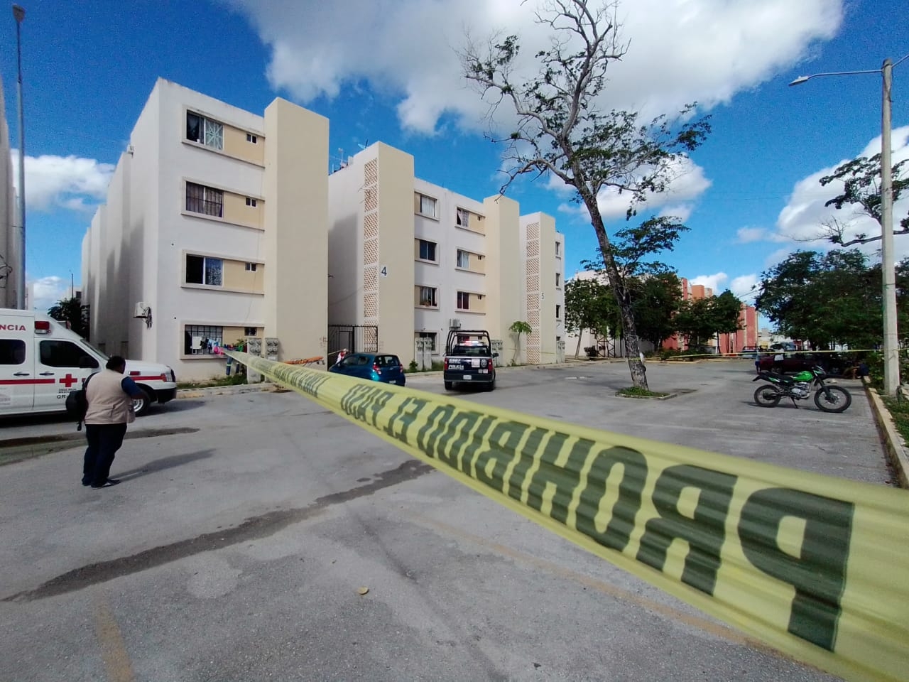 Hallan dos cuerpos colgados dentro de una casa en Paseos Nicté de Cancún