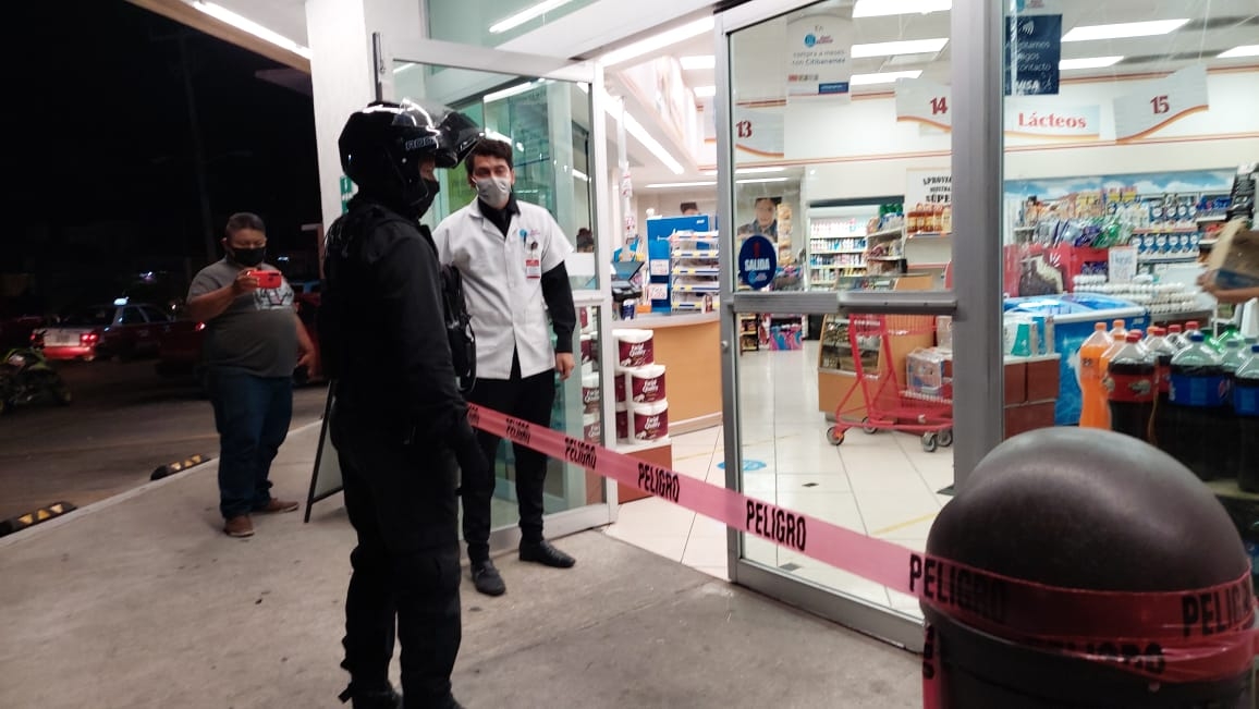 Hombres armados roban farmacia en la colonia de Fátima en Ciudad del Carmen