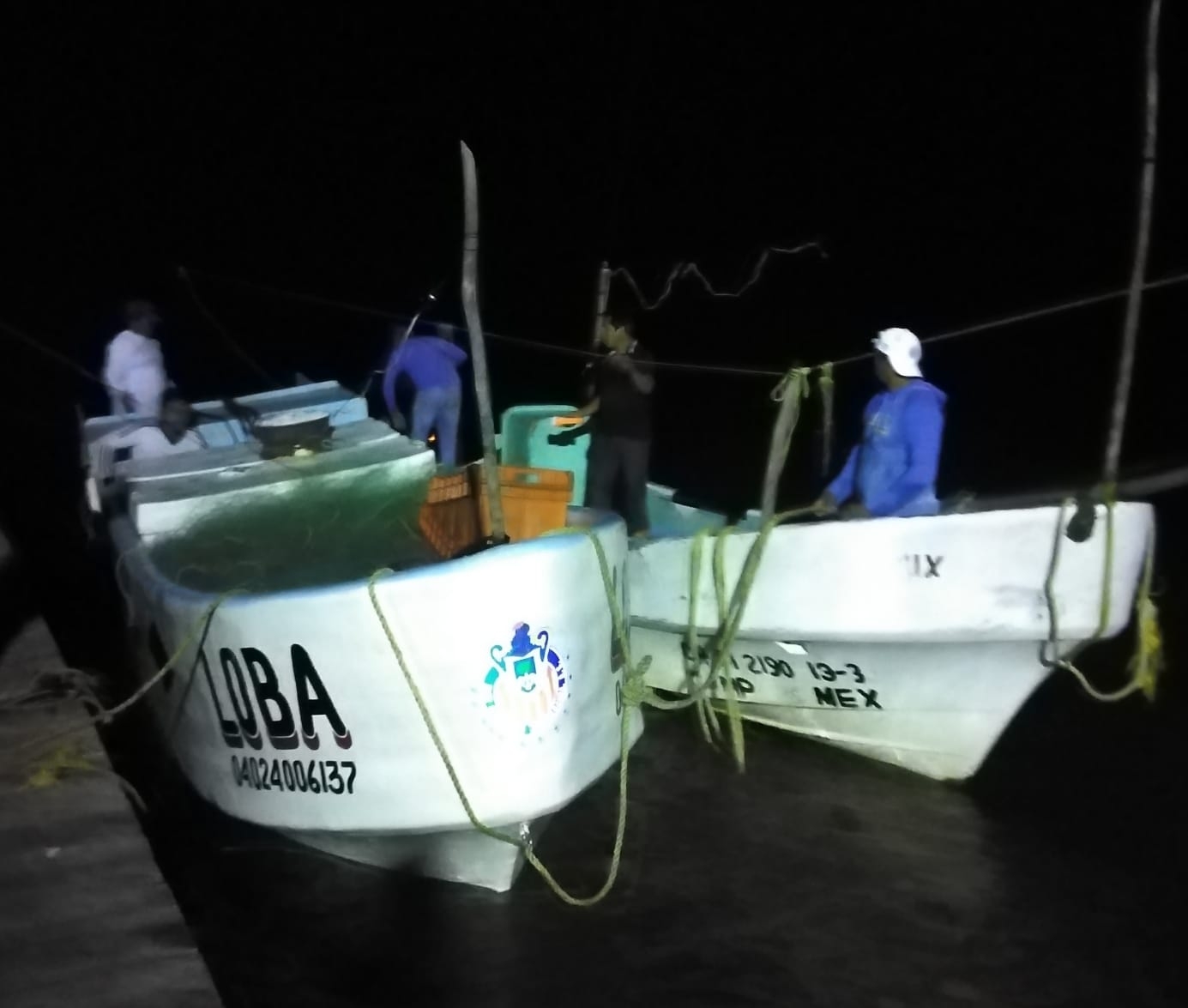 La embarcación asaltada en Sabancuy llegó a la orilla del río alrededor de las 4 de la mañana