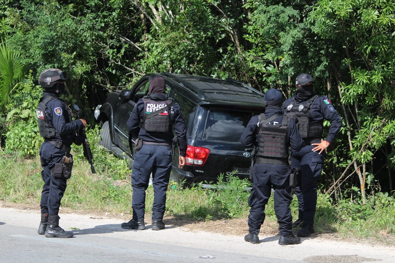 Al lugar llegaron agentes de la Policía Quintana Roo, personal del Ejército Mexicano y agentes de la Policía Ministerial
