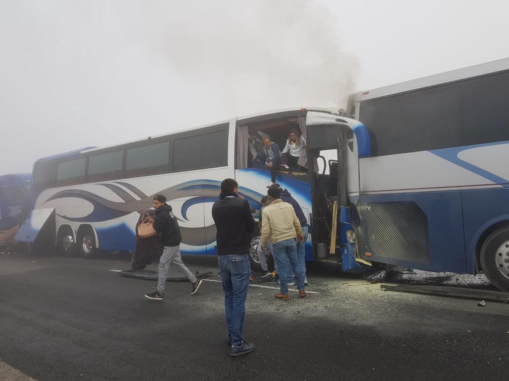 Aficionados de Rayados del Monterrey sufren accidente carretero: VIDEO