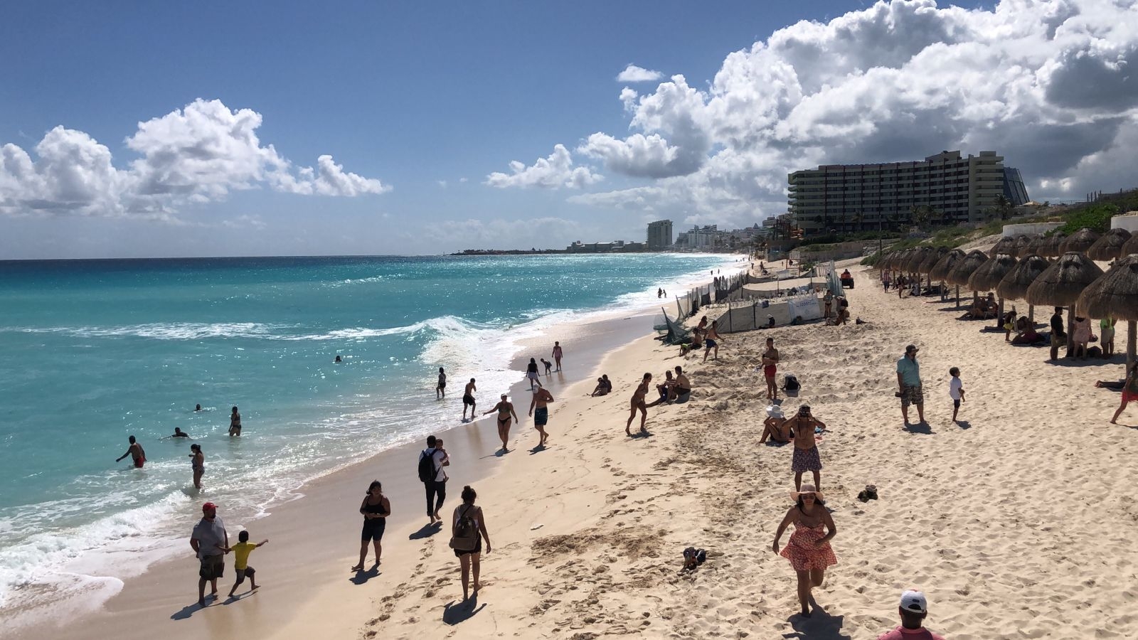 Turistas piden mayor seguridad en las playas tras ola de violencia en Quintana Roo
