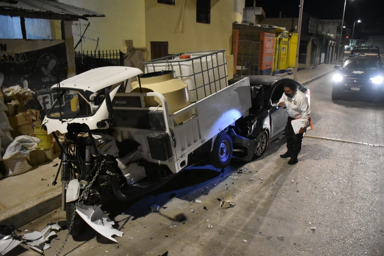 Automovilista intenta huir tras provocar accidente vehicular en Campeche