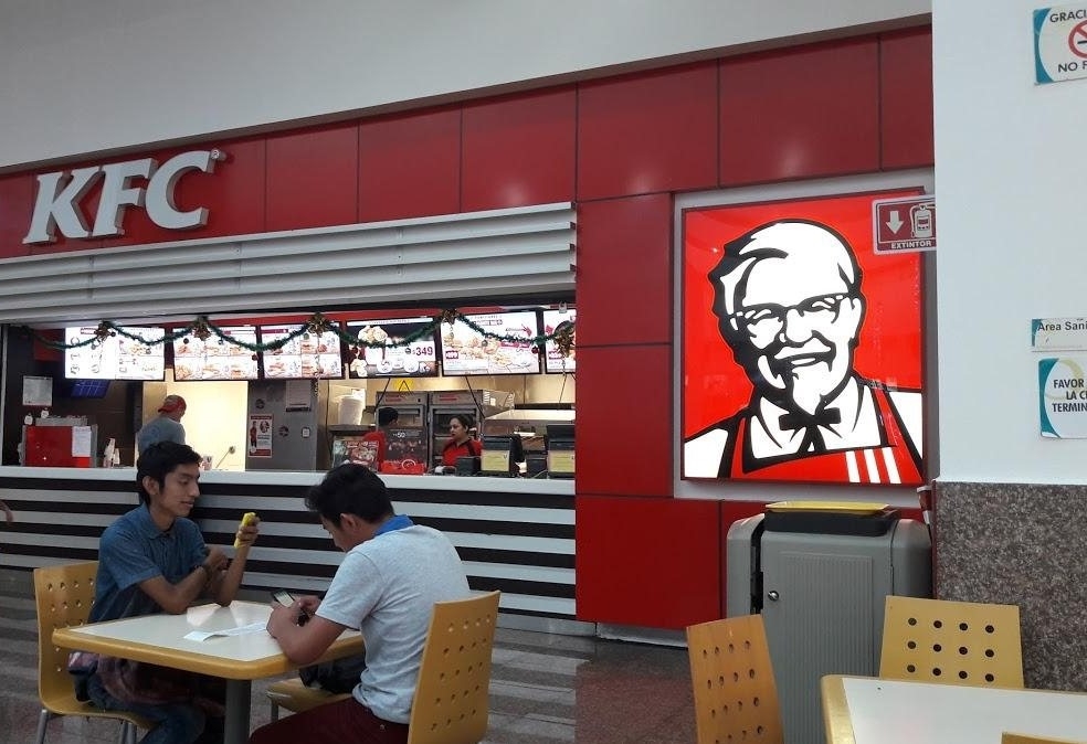 Denuncian en redes a Kentucky KFC de Cancún por pésima atención al cliente