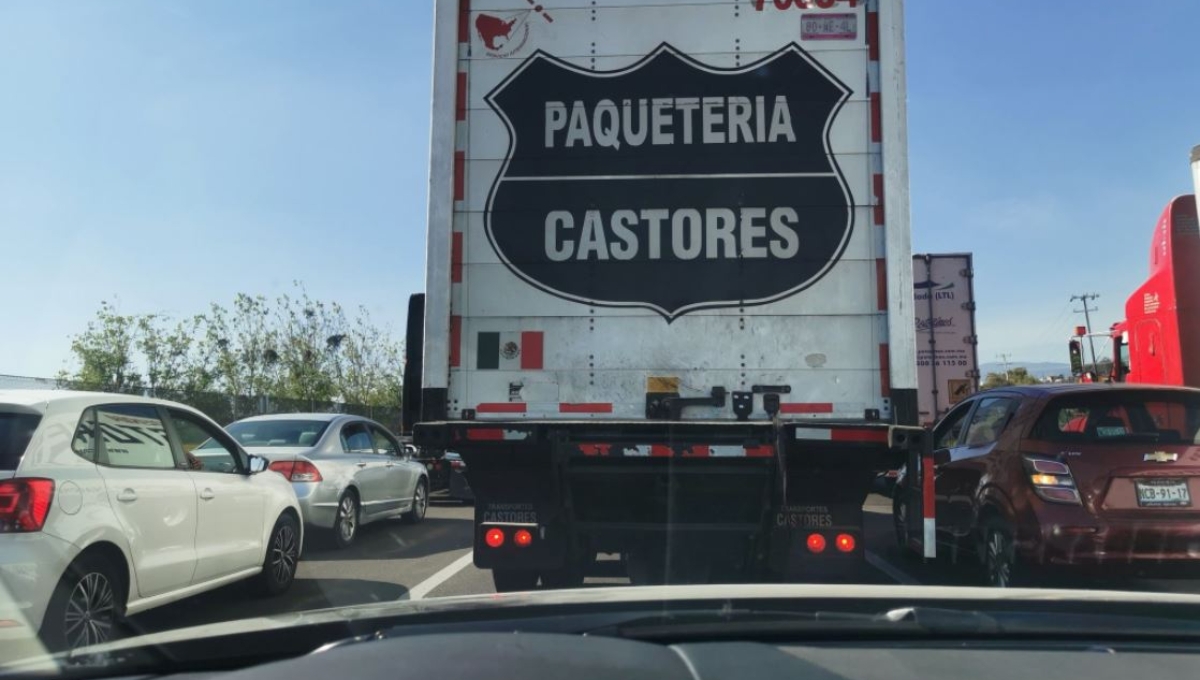 Cierran la autopista México-Puebla rumbo a la CDMX por migrantes y peregrinos