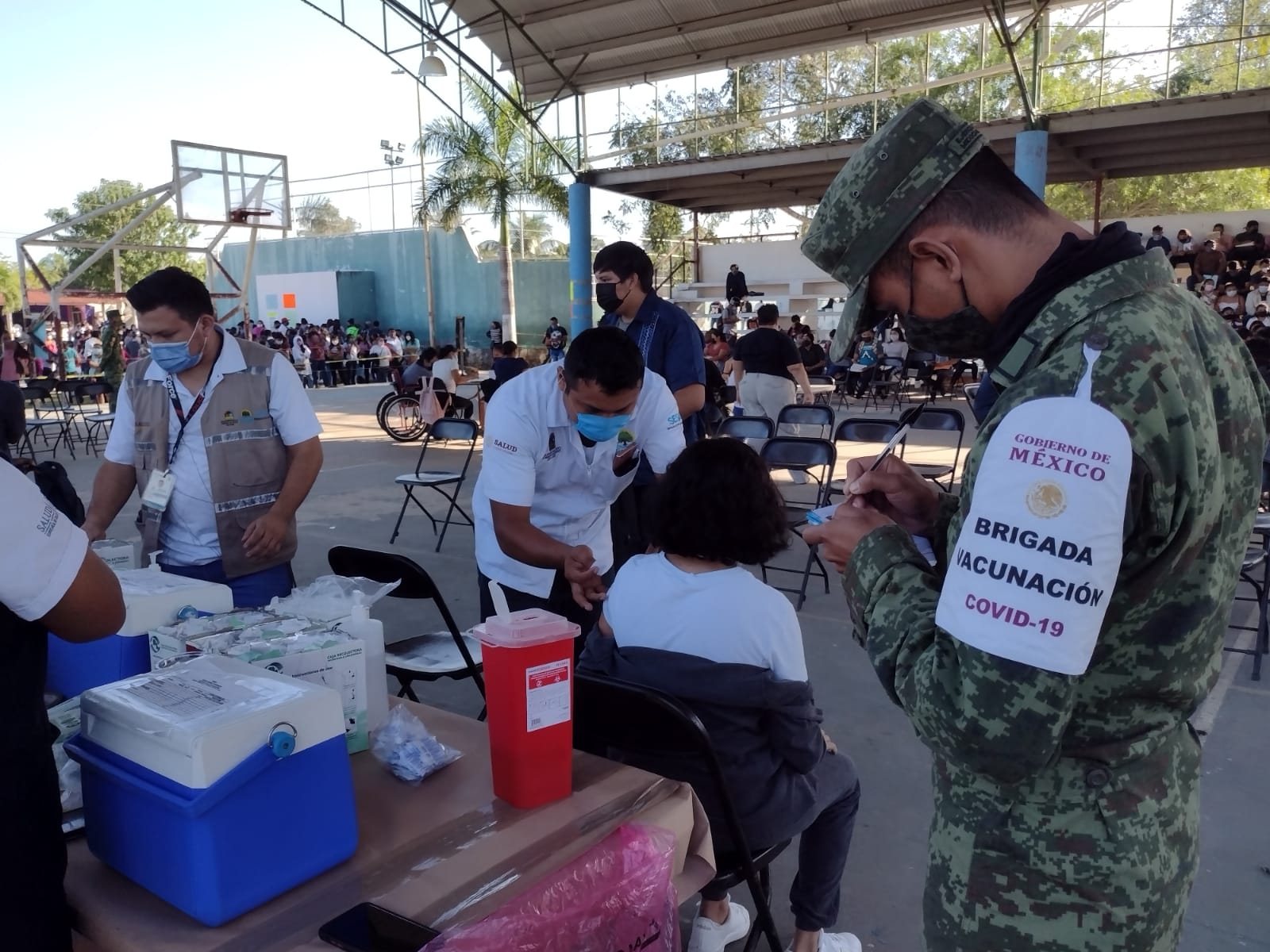 Vacunan contra el COVID a menores de edad en Felipe Carrillo Puerto