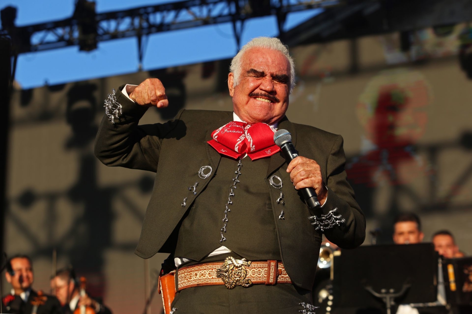 Lamentan en los Grammys que Vicente Fernández no asistiera, no sabían que había fallecido