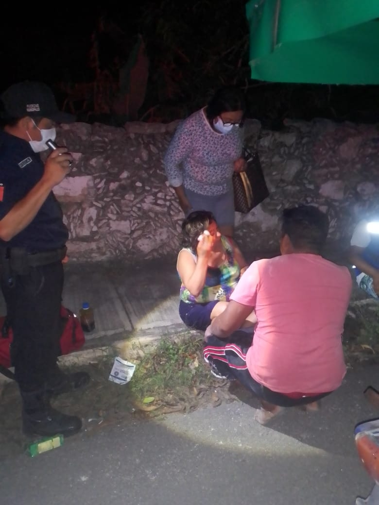 Volcadura de mototaxi deja a dos personas heridas en Buctzotz, Yucatán