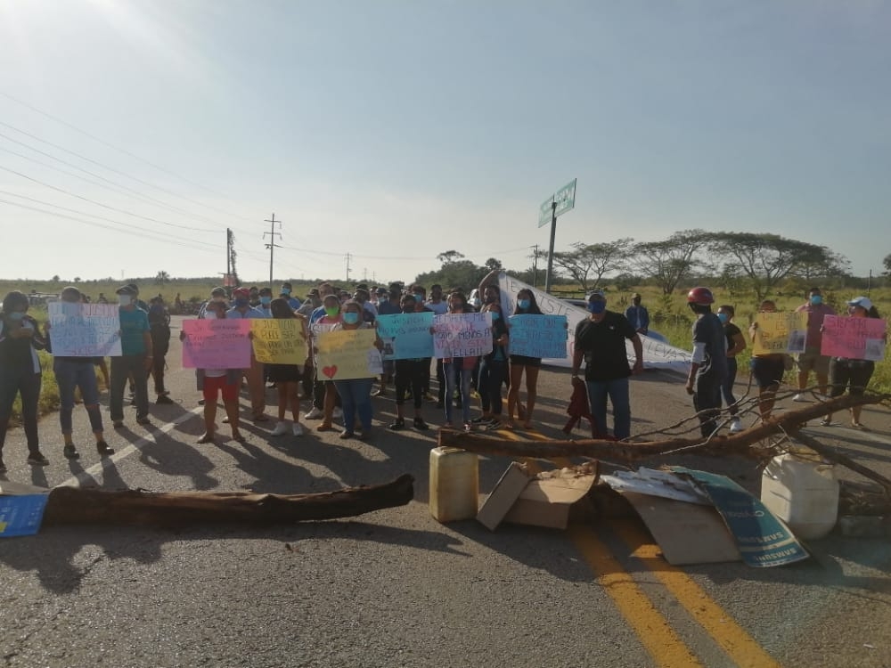 Pobladores bloquean carretera Tizimín-Valladolid: VIDEO