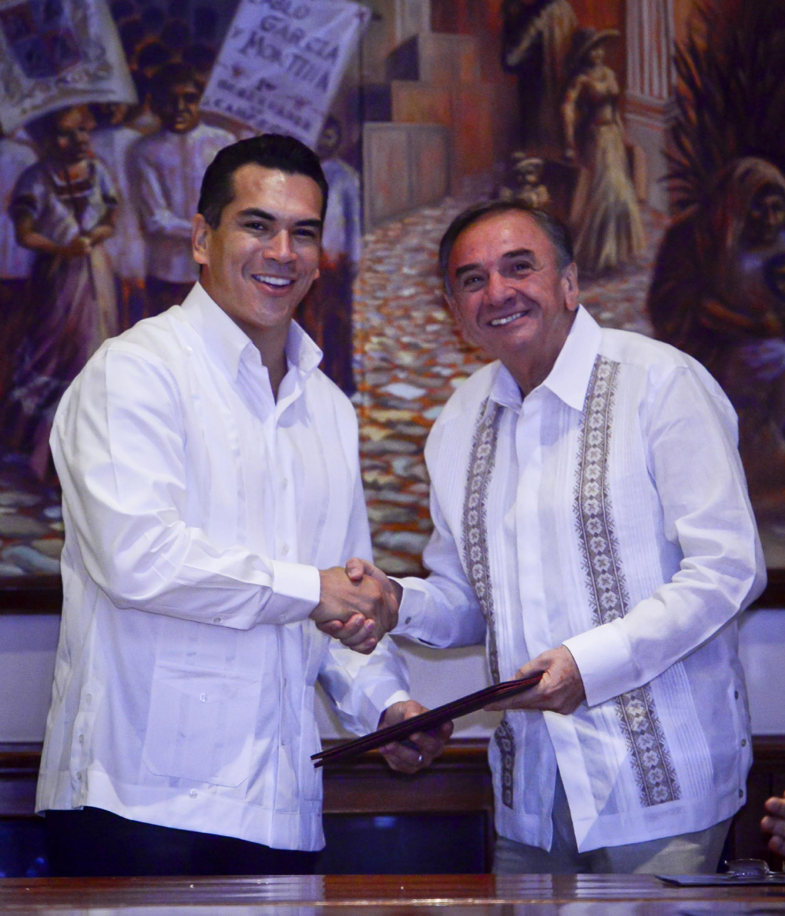 FGE de Campeche va contra Alejandro Moreno y Carlos Aysa González; acumula cinco denuncias