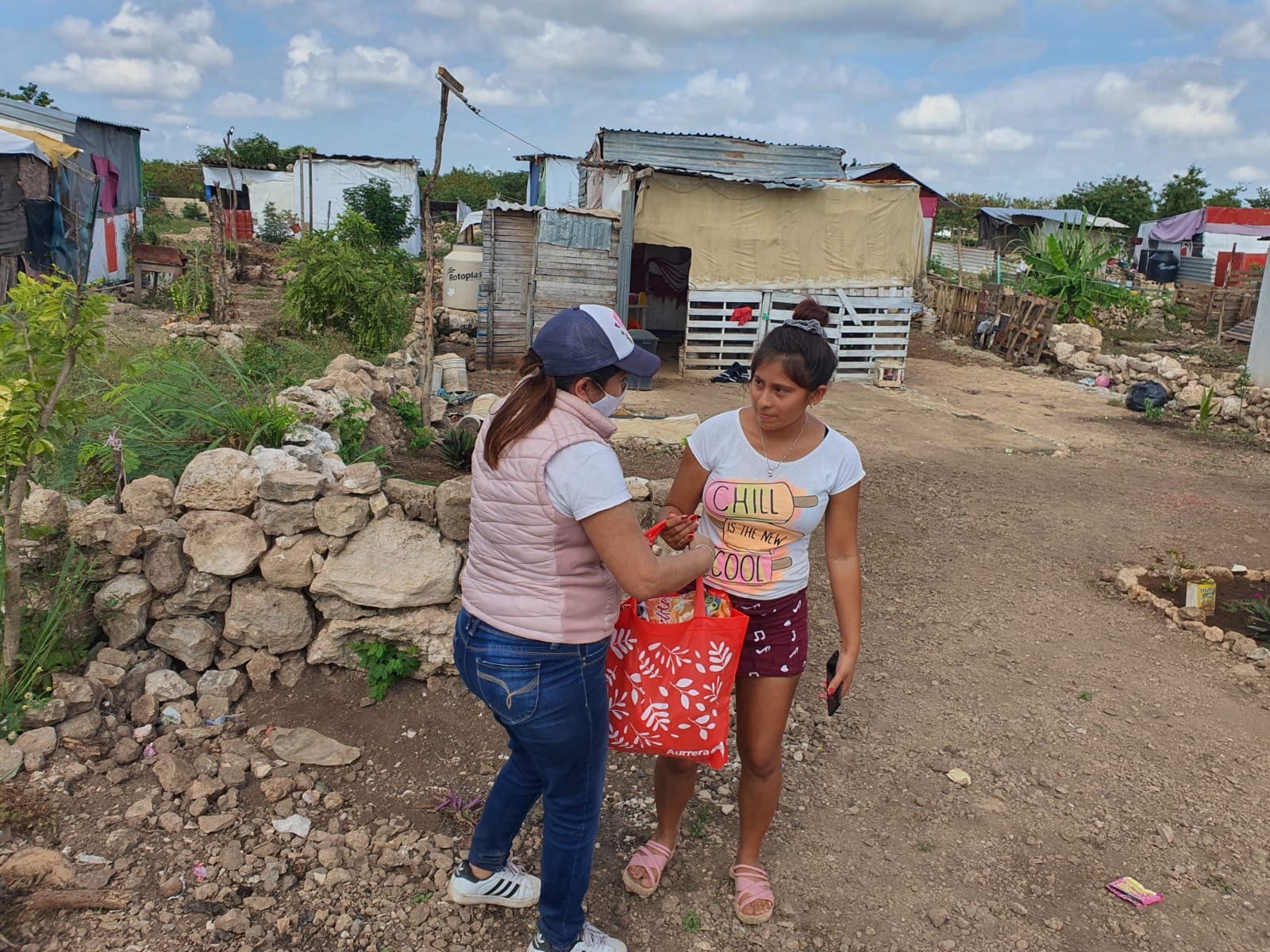 Altruistas de Mérida dan apoyo a familias de escasos recursos para Navidad