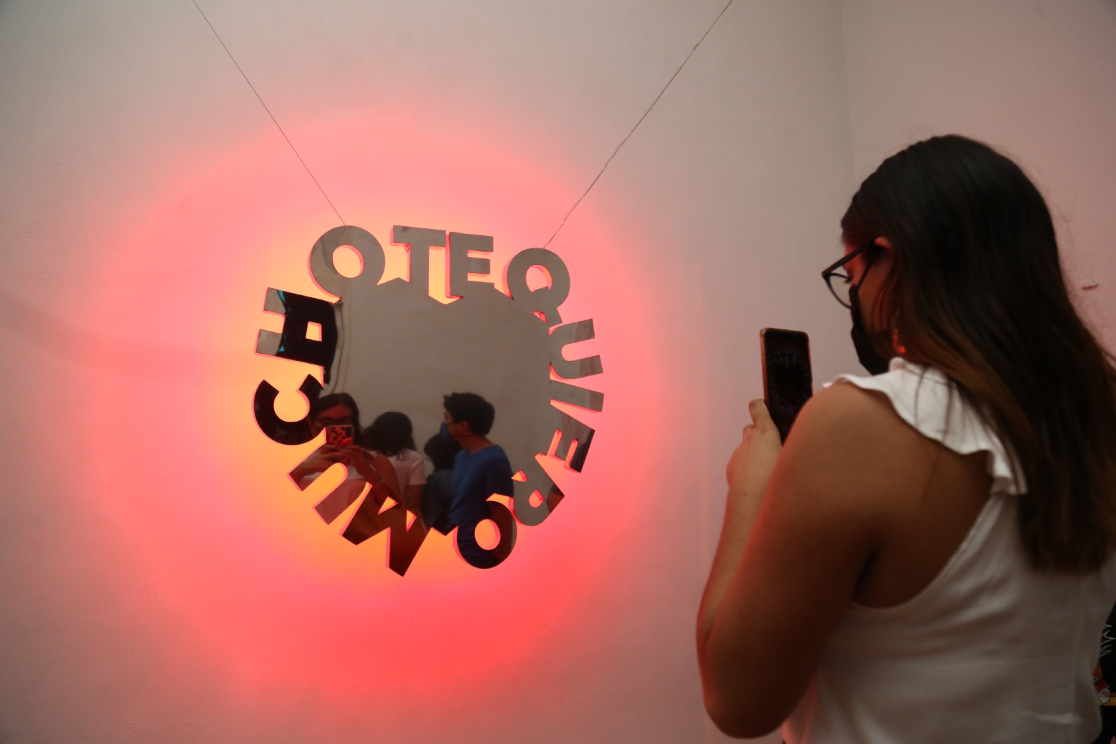 Artistas exponen "Krypton", luz hecha arte en el Filux Lab de Mérida
