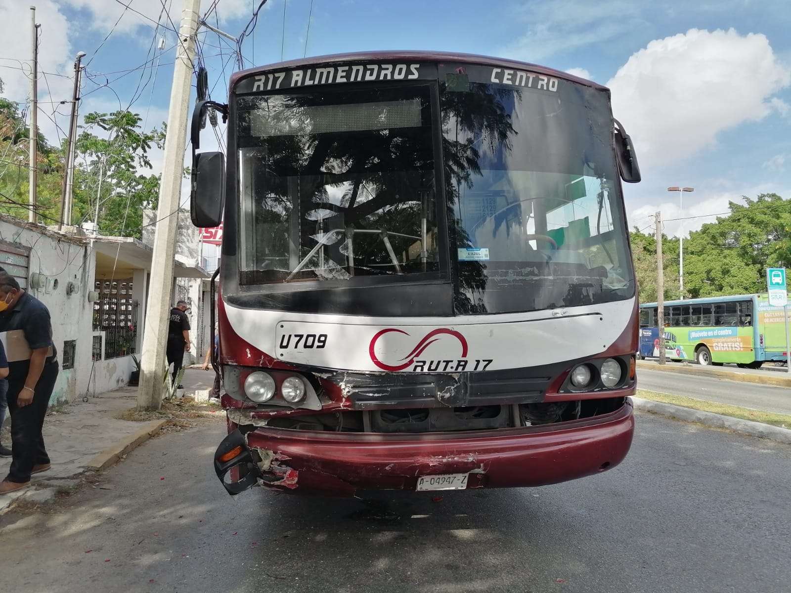 Mérida: Camión de pasajeros se queda sin frenos sobre la avenida Jacinto Canek
