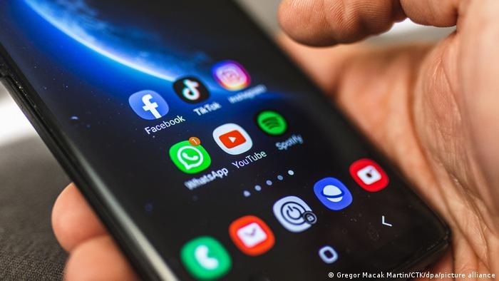 Usuarios reportan fallas en WhatsApp, Facebook, Telmex e Instagram