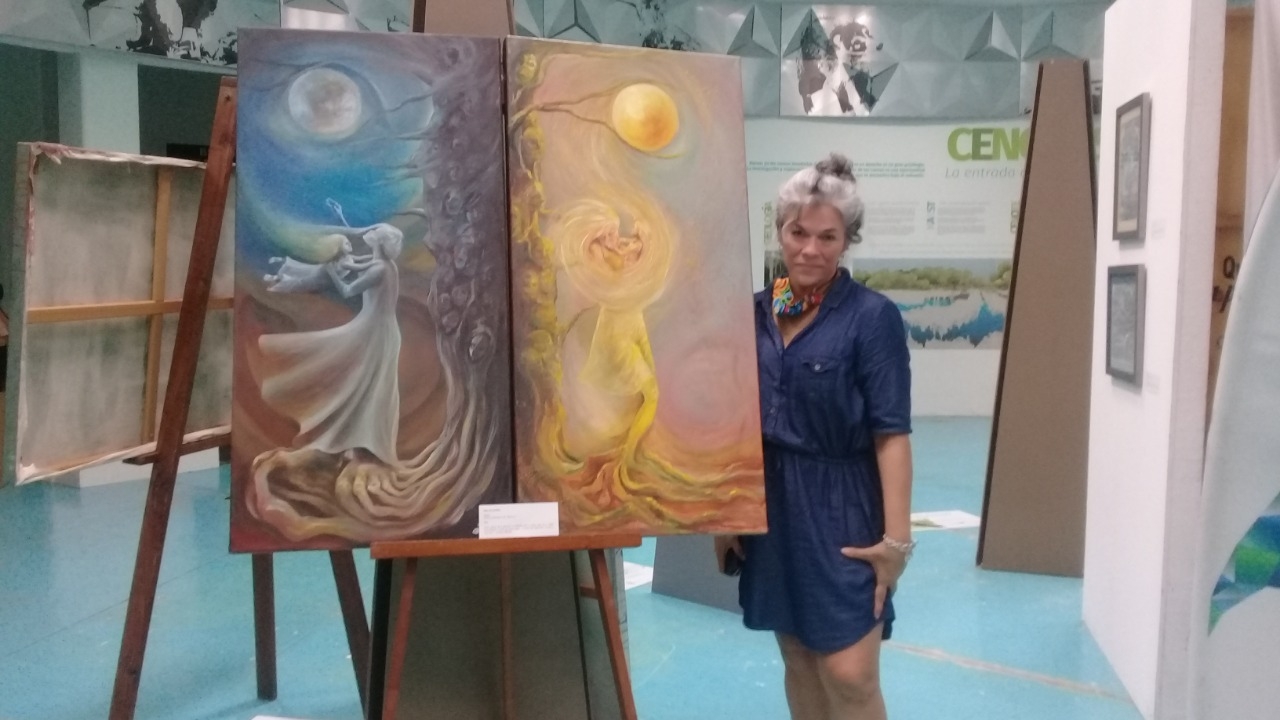 'Ver Uga', artista plástica, presenta su obra 'sueños' en el planetario de Playa del Carmen
