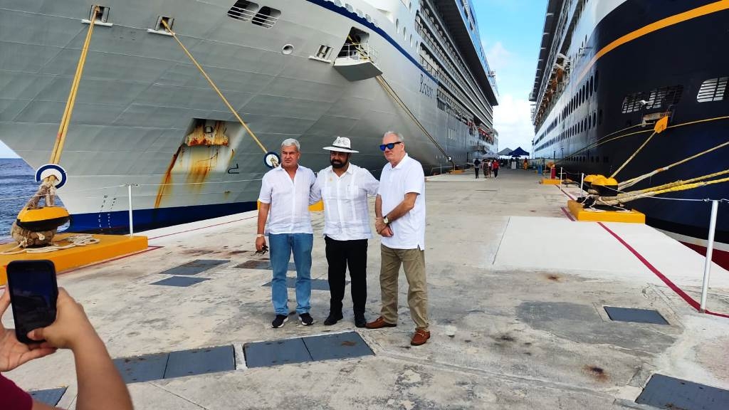 Ejecutivos de la naviera visitaron la terminal maritima Punta Langosta