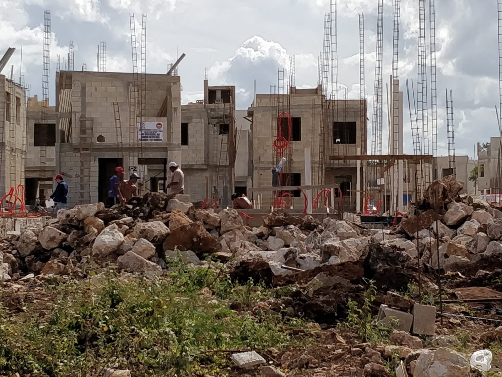 Mérida: Albañil cae ocho metros durante la construcción del fraccionamiento Esmeralda