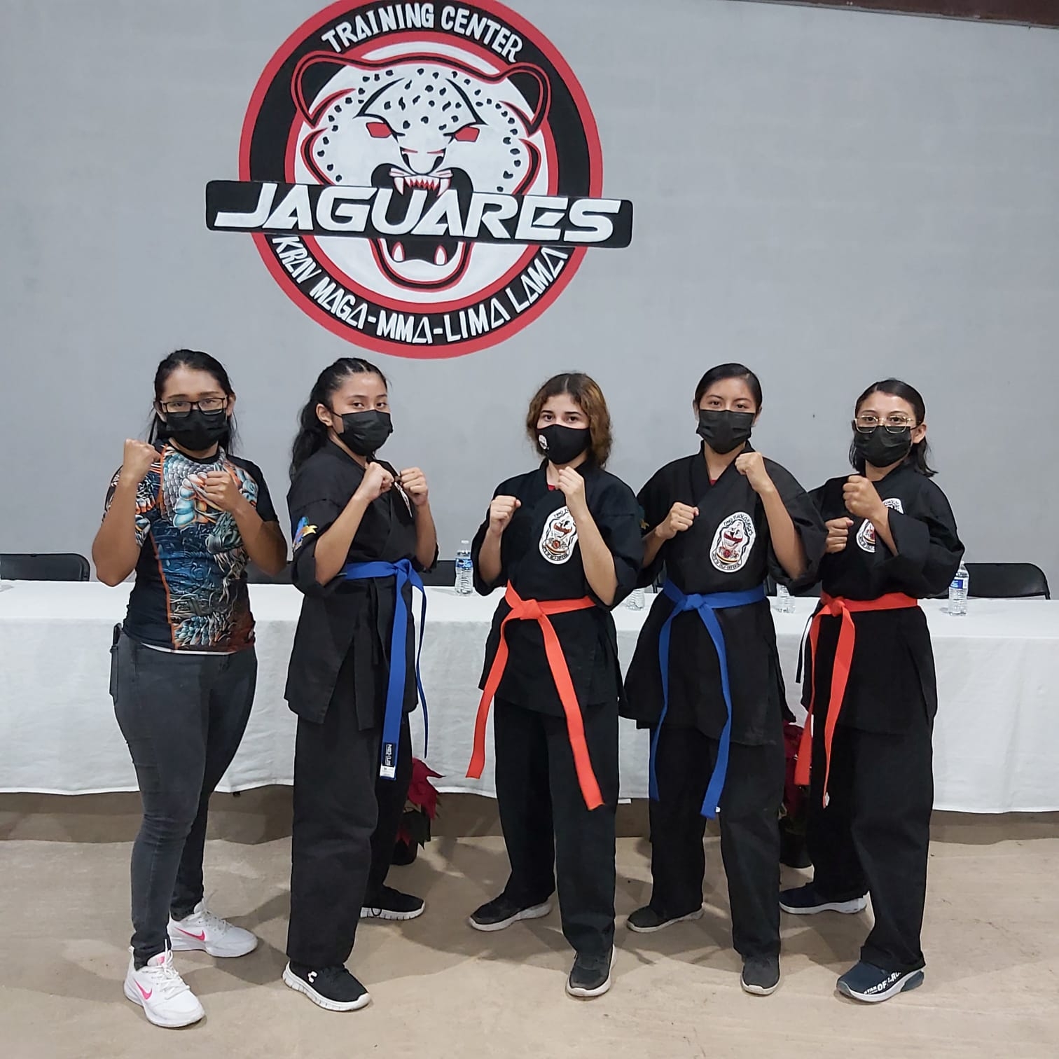 Mujeres demuestran poderío durante combates de artes marciales en Hunucmá, Yucatán