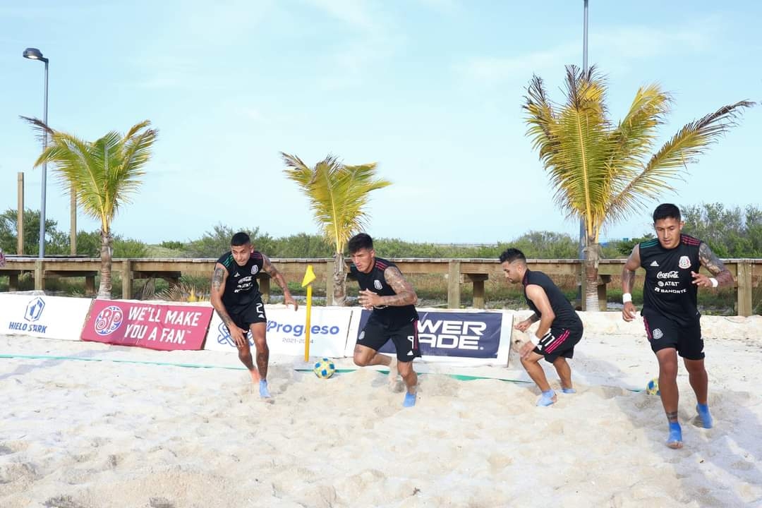 La Selección Nacional de Futbol de Playa se encuentra en concentración dentro del puerto de Progreso