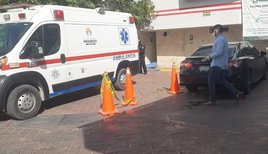 Extranjero muere en el baño de una gasolinera en Progreso, Yucatán