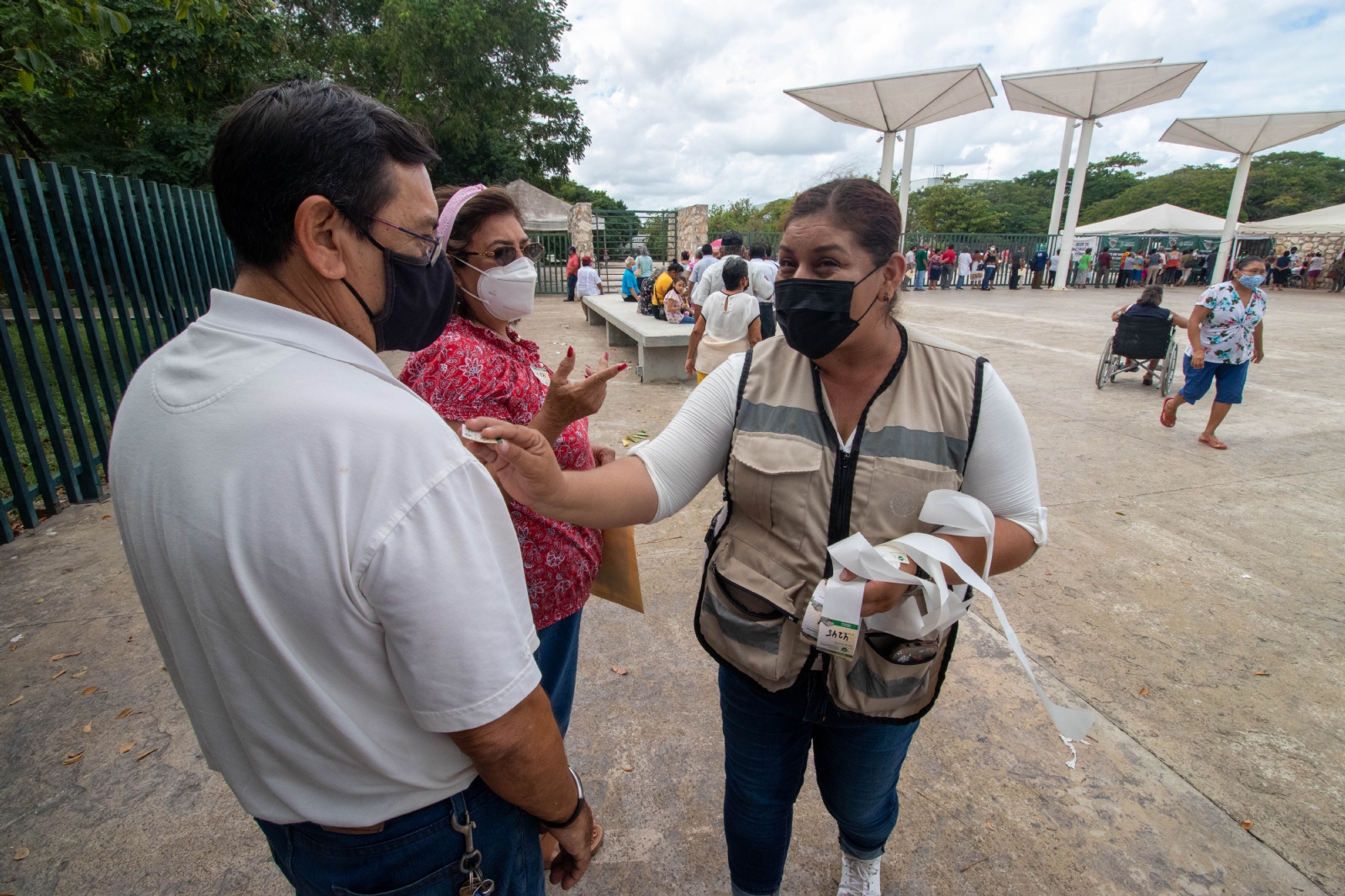 Mérida vacuna a cerca de 95 mil abuelitos en cinco días contra el COVID-19