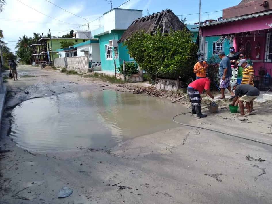 Lluvias del Frente Frío 14 dejan inundaciones en calles de Holbox, Quintana Roo