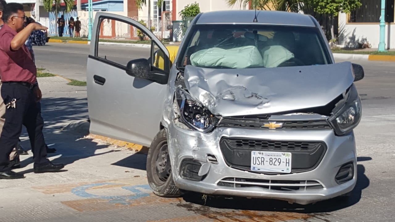 Aparatoso accidente, deja daños por más de 50 mil pesos en Chetumal