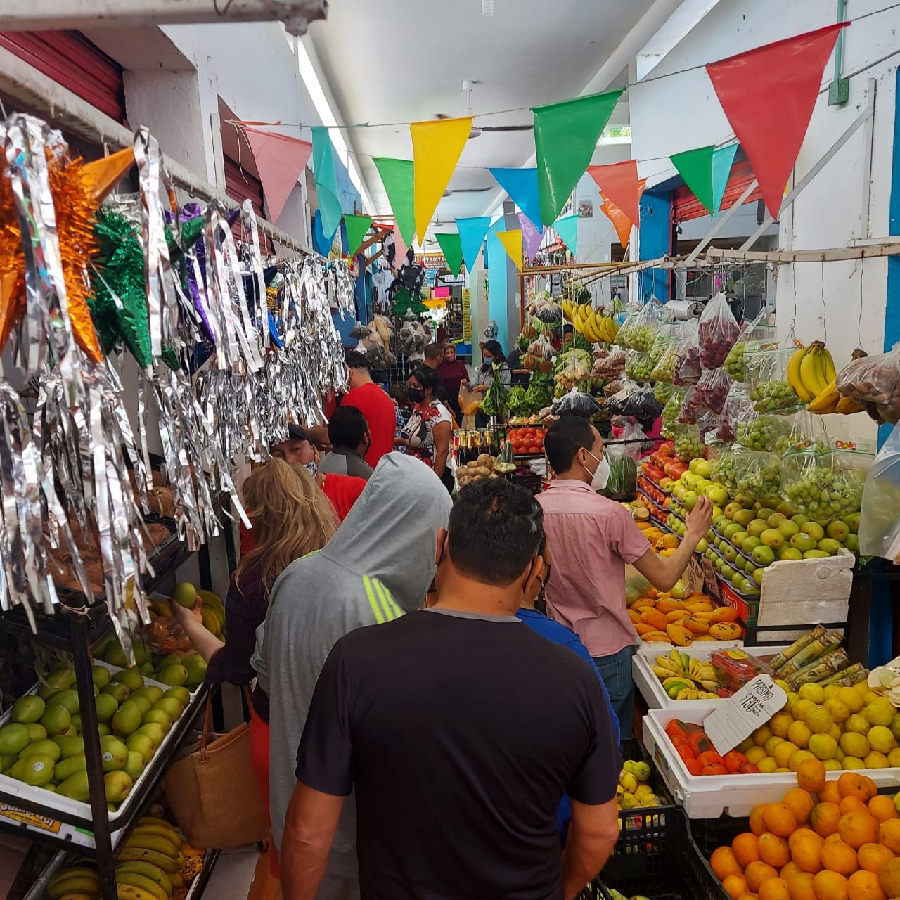 Chetumal: Mercados registran gran afluencia de personas previo a NocheBuena