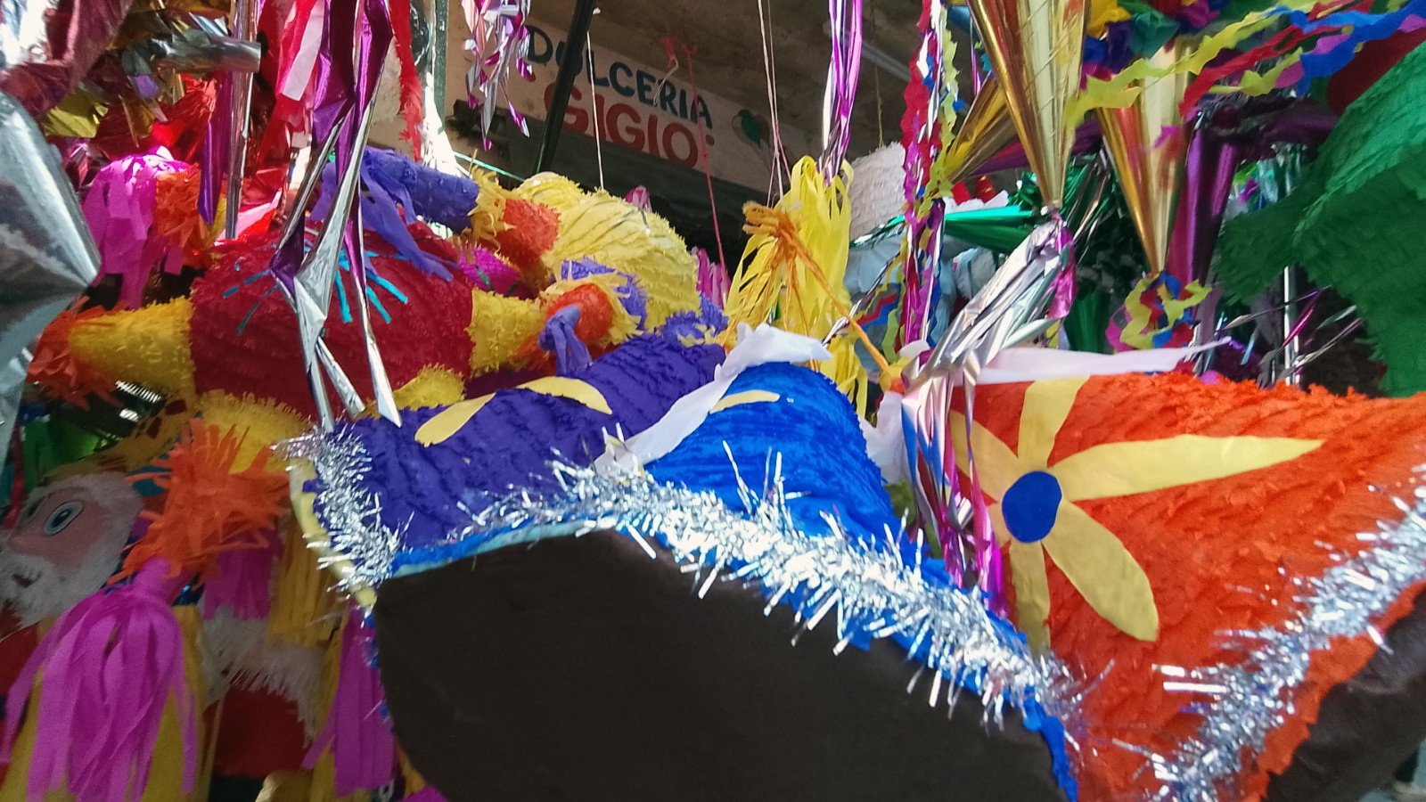 Artesanos de Seyé esperan incremento del 70% en la venta de piñatas para Navidad
