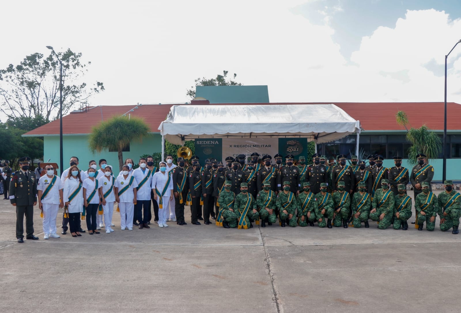 Condecoran a Médicos y Militares con el Reconocimiento 'Miguel Hidalgo' en Mérida
