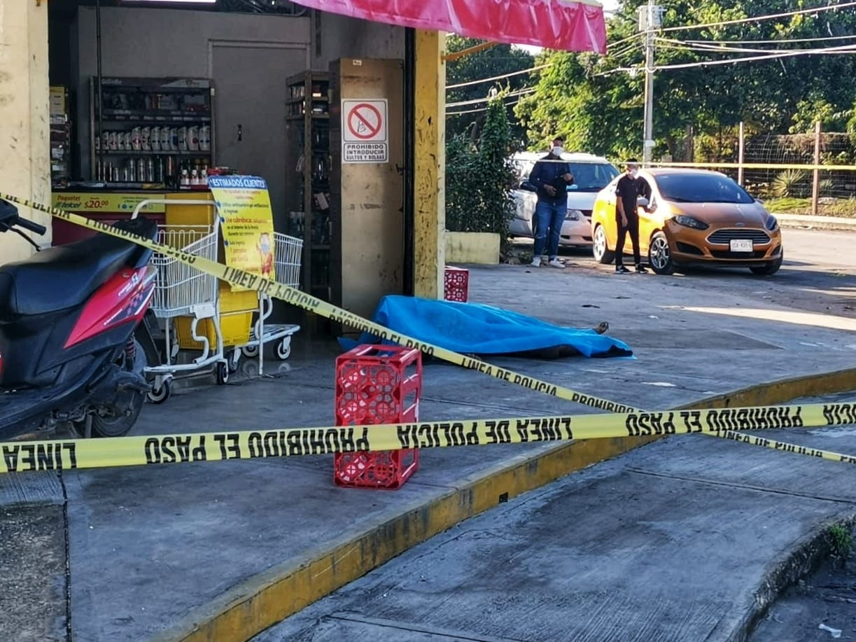 Muere hombre de un presunto infarto en el Súper Willys de Galaxias del Sol en Cancún