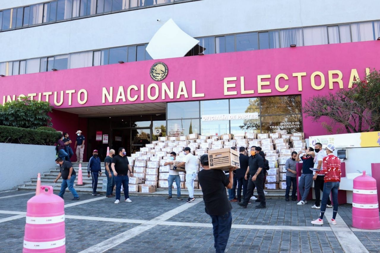 Tribunal Electoral revoca acuerdo del INE que pospone revocación de mandato