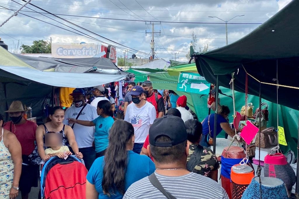 Cancún: Tianguistas temen retroceso del Semáforo COVID por la variante Ómicron