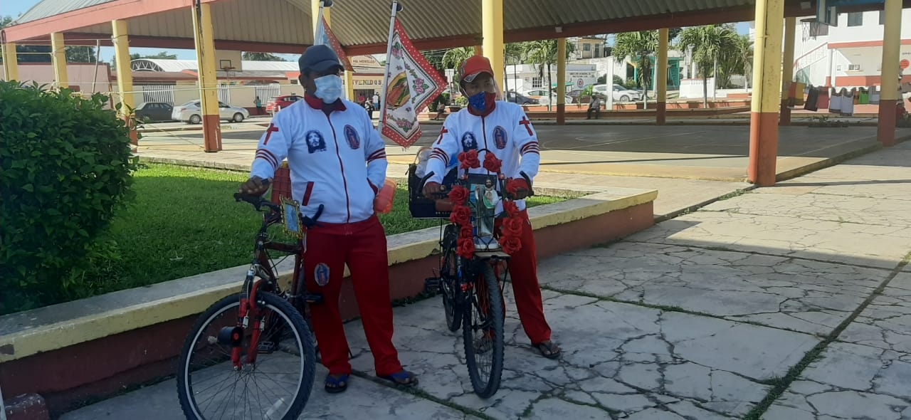 Peregrinos cumplen promesa a la Guadalupana: Van de Quintana Roo a Yucatán en bicicleta