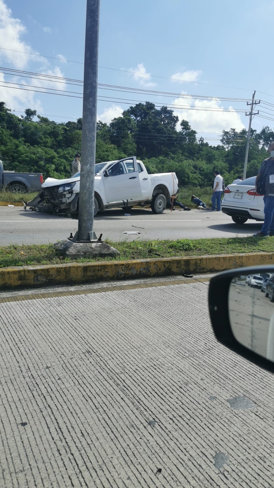 Se registra accidente vehicular en la carretera Puerto Morelos-Cancún; hay un lesionado