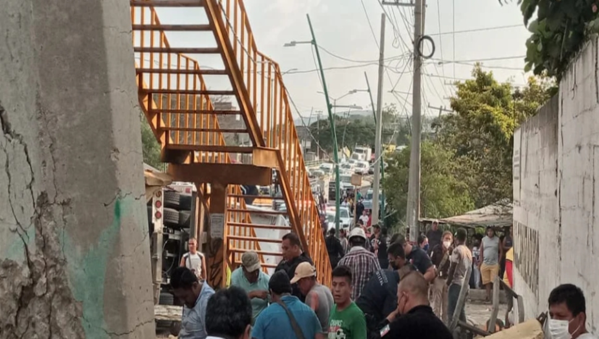Volcadura de tráiler en Chiapas deja 49 migrantes muertos