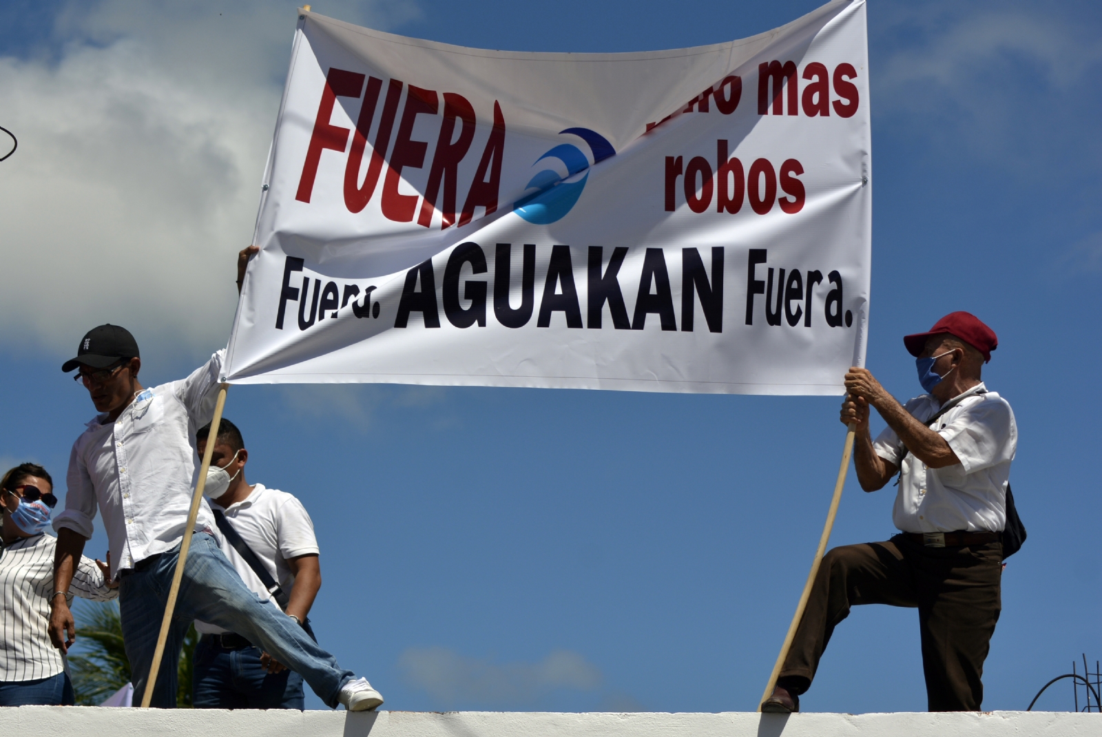 Consulta sobre Aguakan, desperdicio de recursos públicos en Quintana Roo: Políticos