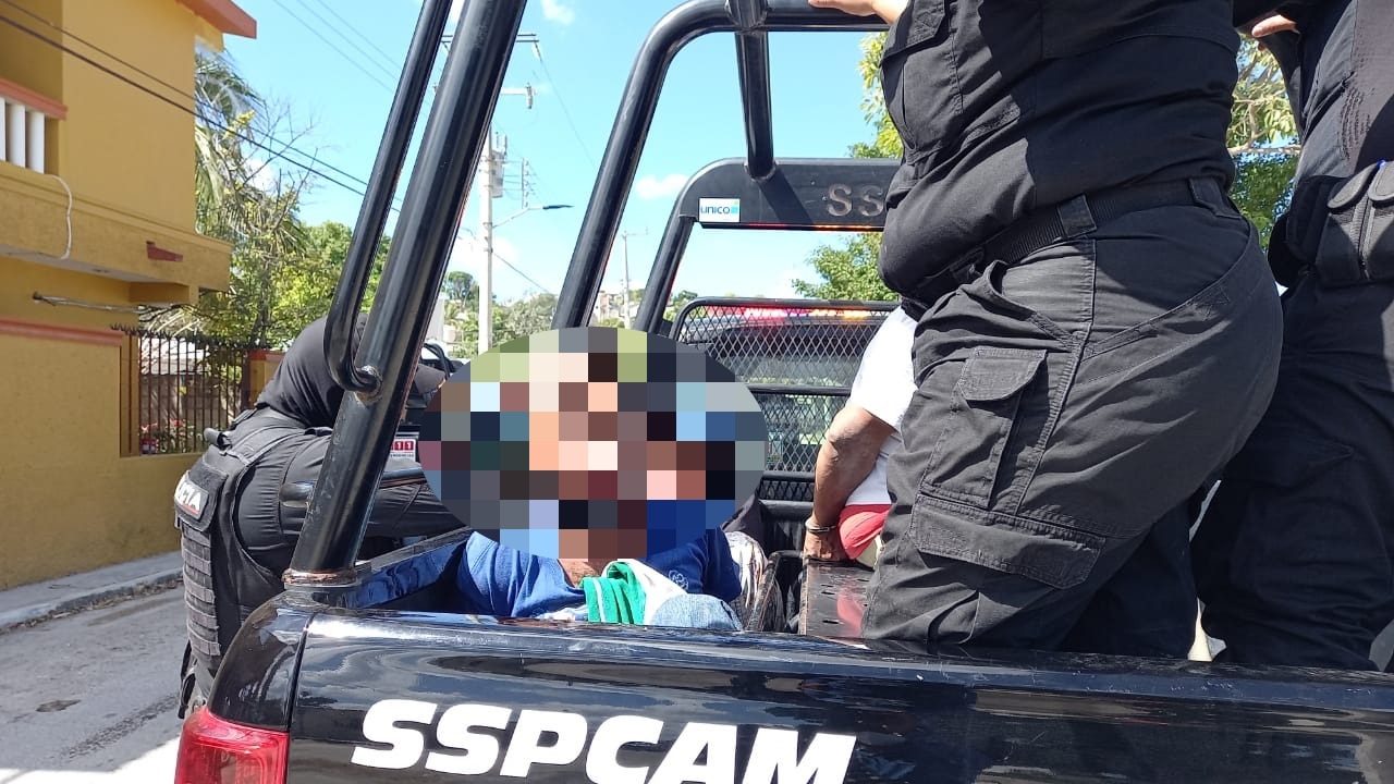 Detienen a tres hombres por beber alcohol en la vía pública en Campeche