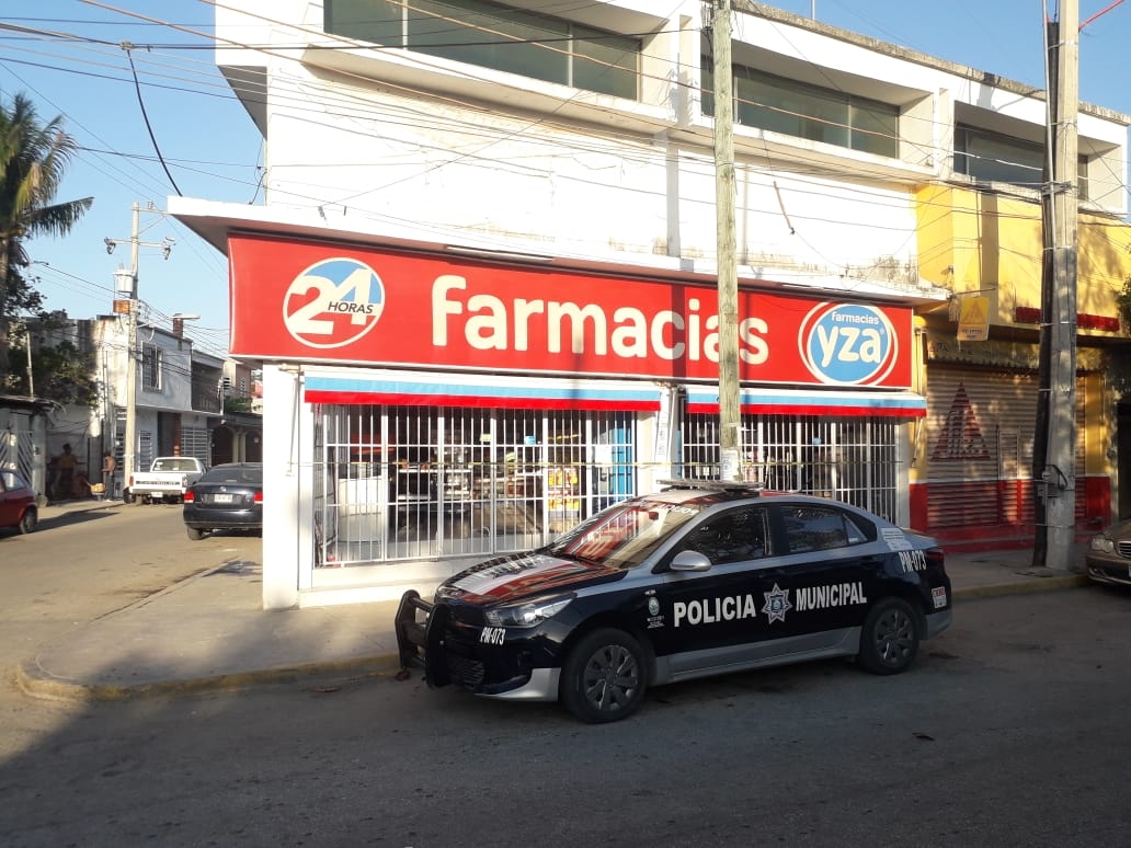 Roban pañales, leche y más de tres mil pesos en una farmacia de Ciudad del Carmen