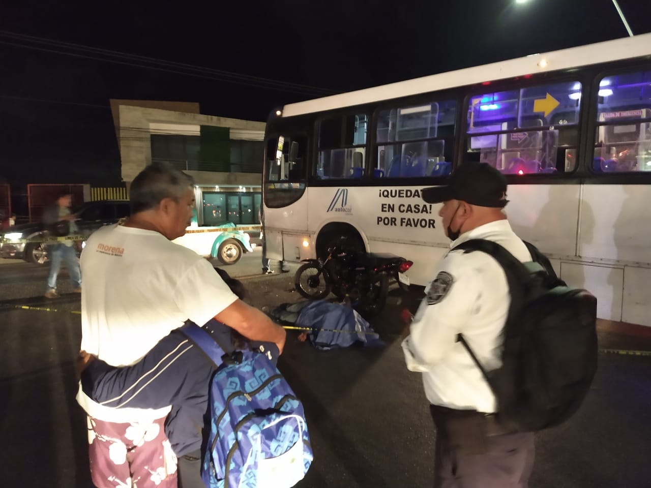 Muere motociclista al impactase con autobús en la Región 103 de Cancún