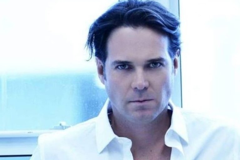 El actor participó en varias telenovelas, como El secreto oculto, Mundo de fieras, Fuego en la sangre y Cuidado con el Ángel