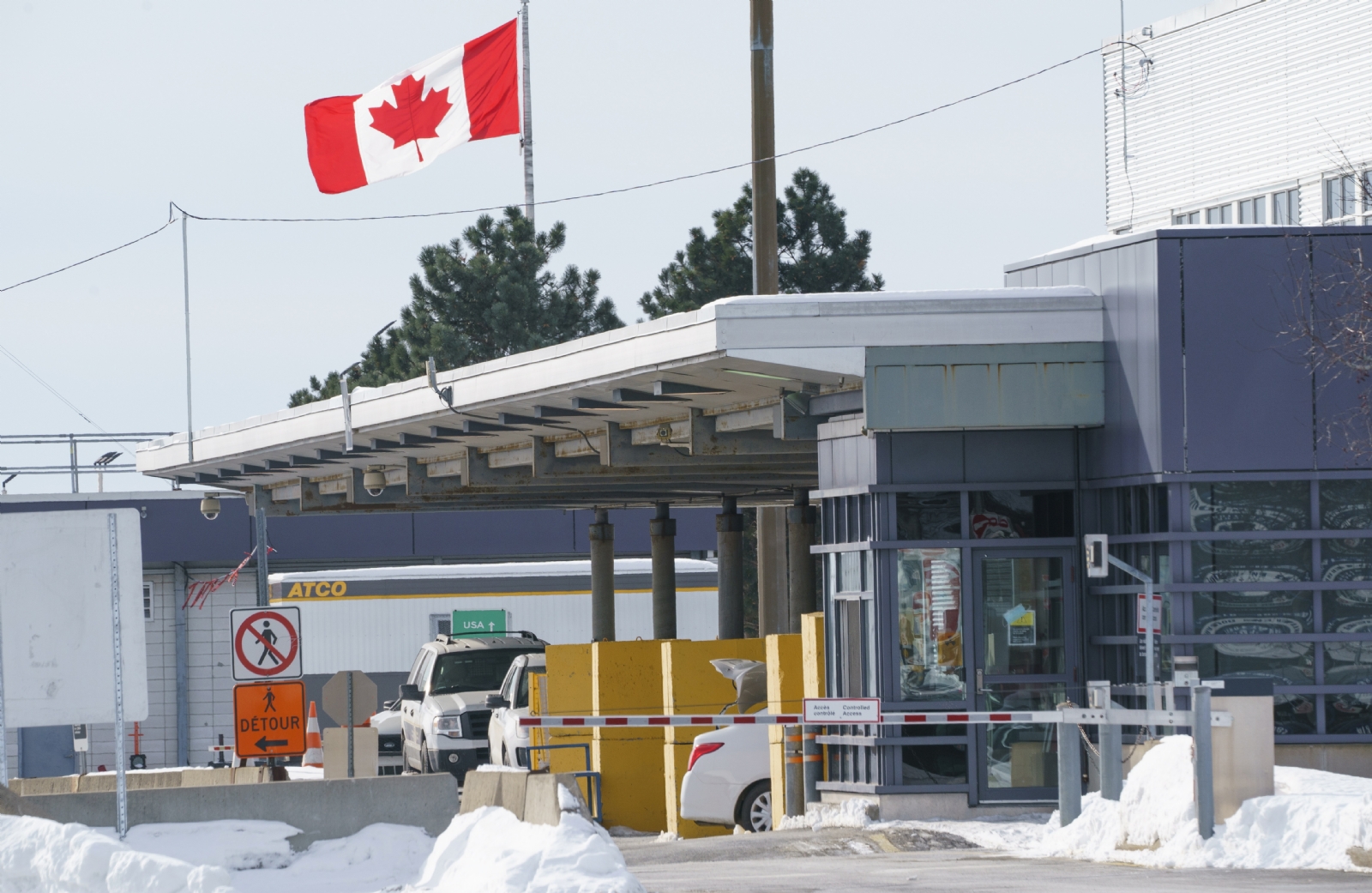 Viajeros tendrán que ponerse en cuarentena en Canadá